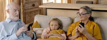 Abuelos tóxicos: cinco conductas que interfieren en nuestra crianza y cómo poner límites 