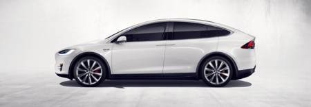 Tesla Model X 2