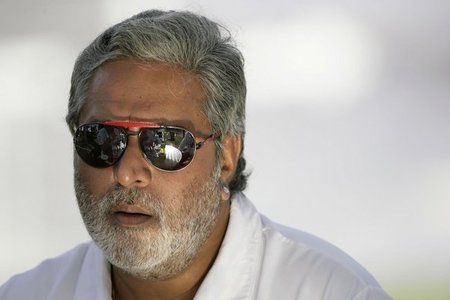 Vijay Mallya retrasa la decisión