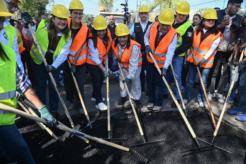 CDMX va contra los baches: lanza plan histórico con inversión de 2,250 millones de pesos para repavimentar calles . Noticias en tiempo real