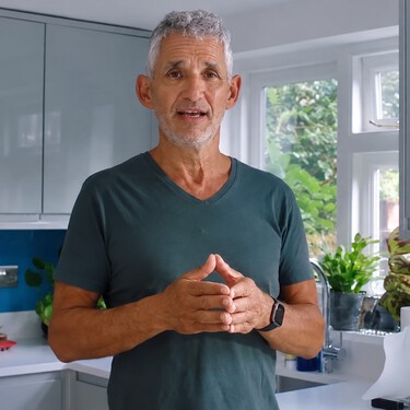 Tim Spector, epidemiólogo: "La mayoría se centra en los huevos y la carne cuando piensa en proteínas, pero hay otras fuentes de proteína de buena calidad"