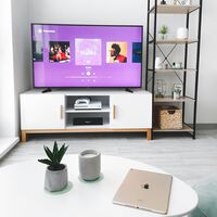 MediaMarkt cumple 25 años, pero tranquilo, no tienes que hacerle ningún regalo: ya te deja él esta tele Samsung top rebajada 500 euros 