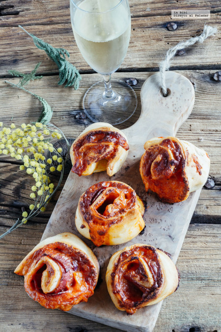 Bocadillos de pizza con salami. Receta de botana para Año Nuevo
