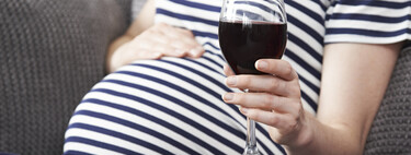Ni una gota de alcohol en el embarazo: lo que bebe la madre llega al bebé 