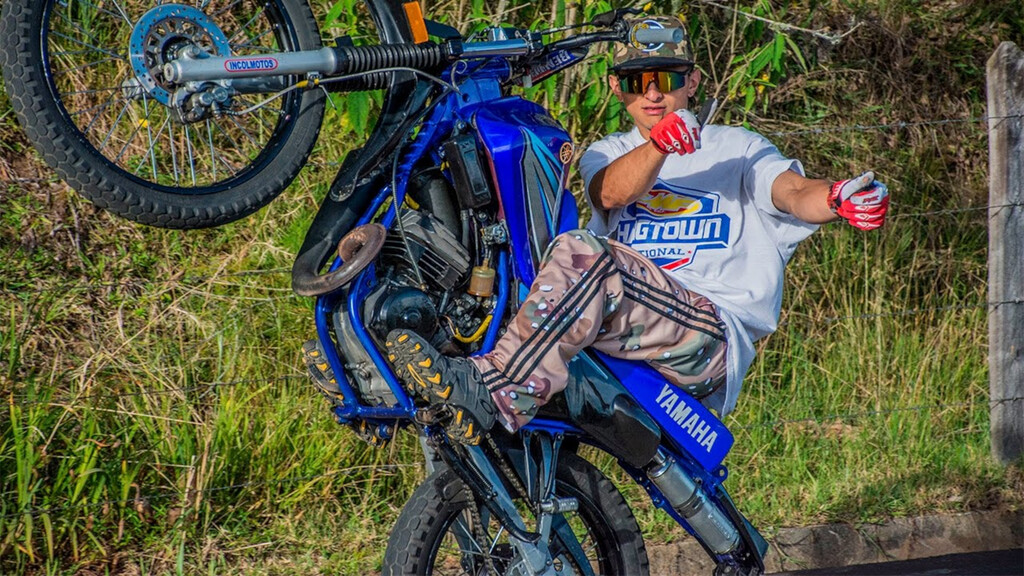 En Colombia las muertes por accidentes de moto se han disparado, pero la gente sigue comprándolas porque el transporte público es un desastre