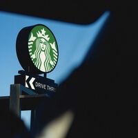 Starbucks hizo una apuesta muy fuerte en China para seguir creciendo. Los aranceles amenazan con llevársela por delante
