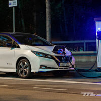 El Gobierno planea reducir el IVA de los coches eléctricos y ampliar las ayudas a la compra con el nuevo Plan MOVES