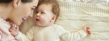 Cuándo llega la primera sonrisa del bebé y por qué es importante corresponderla