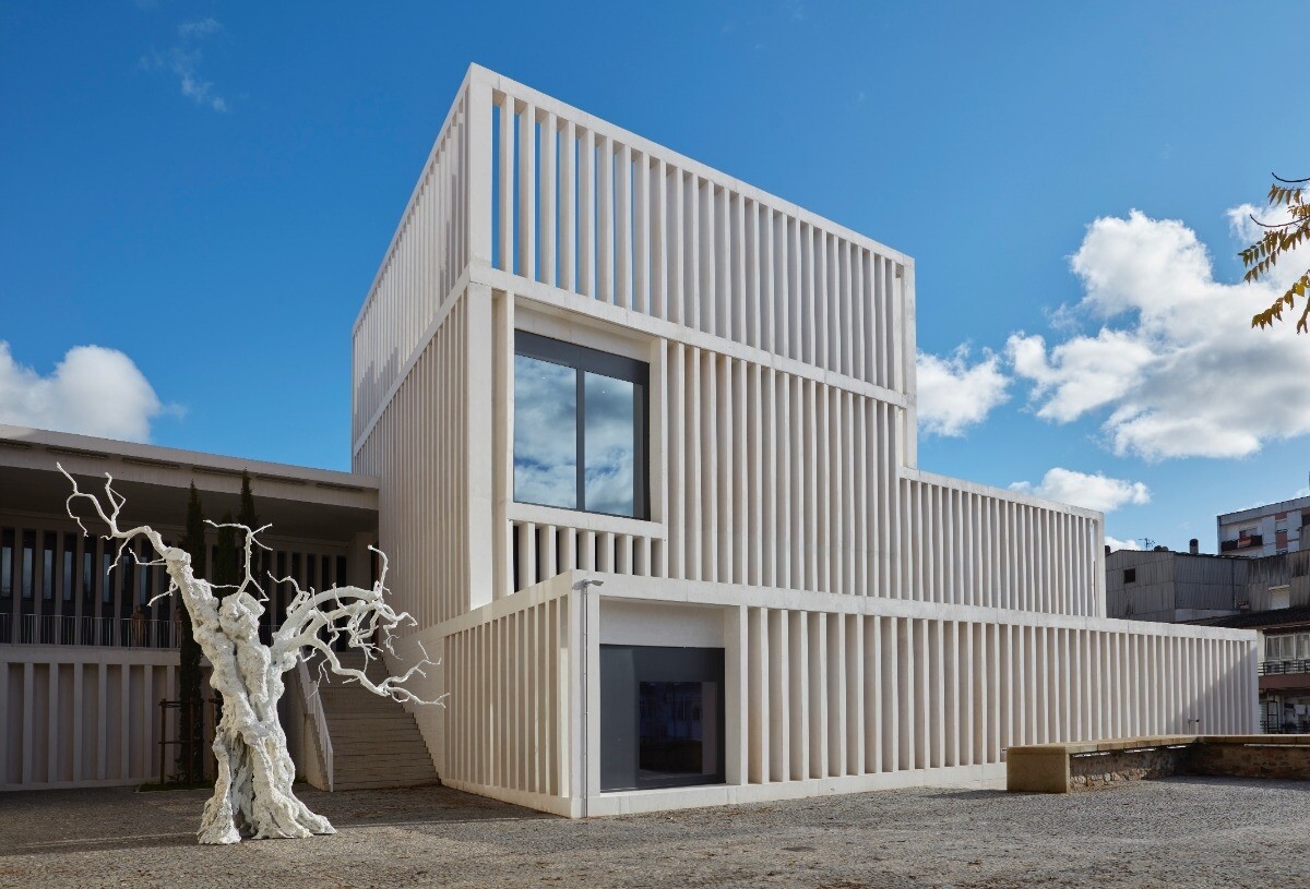 El arte contemporáneo brilla en el nuevo Museo Helga de Alvear en Cáceres