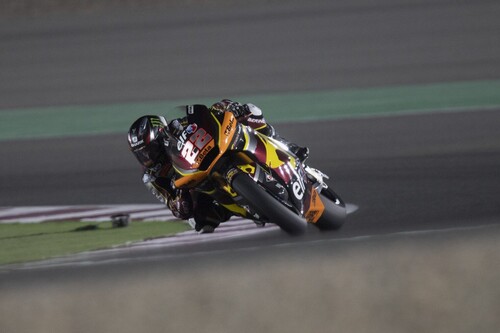 Sam Lowes le gana el duelo a Remy Gardner en Doha mientras que Raúl Fernández logra su primer podio