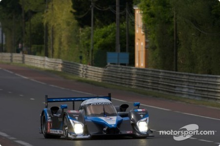 Peugeot pole y con cuatro 908 delante para la salida de Le Mans