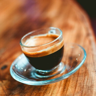 Lidl triunfa con su nueva cafetera exprés compacta por menos de 65 euros, perfecta para cafés nivel barista