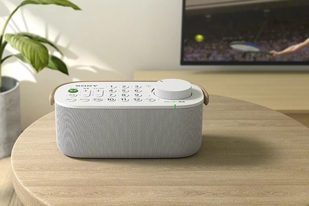 Sony presenta el SRS-LSR200, un dispositivo que integra el mando a distancia para la tele en un altavoz inalámbrico portátil