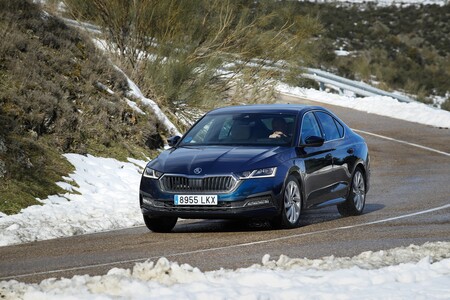 Probamos el Skoda Octavia iV: el primer Octavia PHEV se gana la etiqueta CERO con 50 km de autonomía real y un extra de silencio