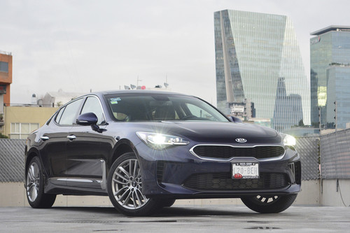 KIA Stinger EX 2.0 T, a prueba: una seductora alternativa del sedán de lujo