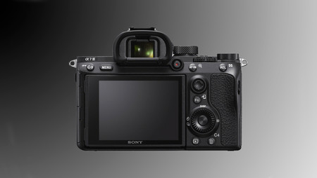 Nueva actualización de firmware (3.10) para las Sony A7 III y A7 RIII para mejorar el sistema de flashes de la marca