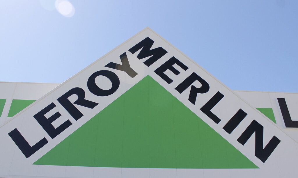 Leroy Merlin tiene el kit solar con el que tener luz gratis en casa sin obras ni complejas instalaciones 