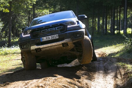Probamos las Ford Ranger Raptor SE, Stormtrak y Wolftrak: tres pick-up imparables en el 4x4 con tres personalidades muy diferentes