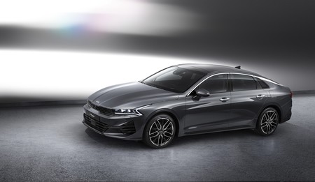 Primeras imágenes del nuevo Kia Optima: la berlina desembarcará en Corea en diciembre