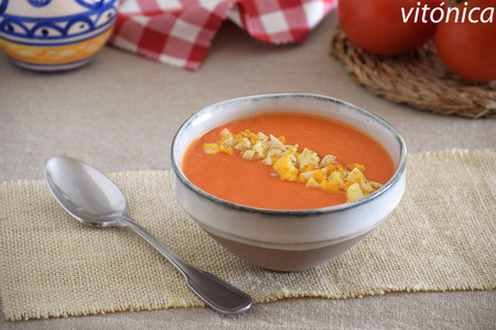 13 recetas de sopas y cremas frías ligeras, ideales para perder peso en verano