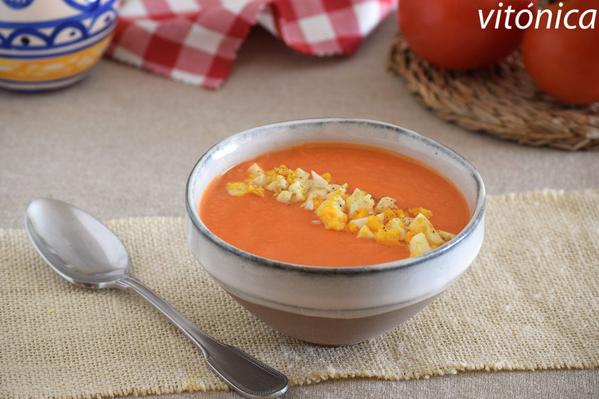 13 recetas de sopas y cremas frías ligeras, ideales para perder peso en