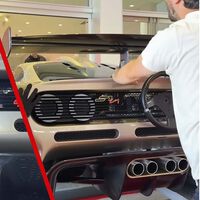 El padre de los hiperdeportivos está creando un nuevo coche legendario, pero de momento se ha sacado un as de la manga para poder moverlo: un volante en el culo 