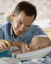 El permiso de paternidad será de 15 días y se ampliará a 4 semanas durante los próximos 8 años