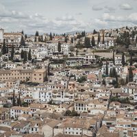 El Albaicín de Granada siempre ha sido una joya histórica. Ahora el turismo masivo lo está convirtiendo en otra cosa: un resort
