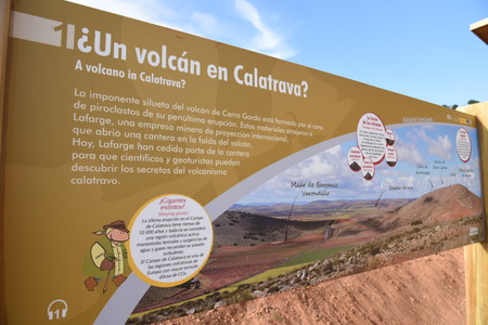 Un paseo por el único volcán-museo de la península ibérica: el volcán de Cerro Gordo (Ciudad Real)
