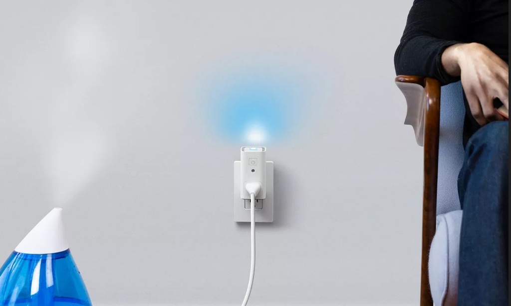 El nuevo enchufe inteligente de Awair integra además sensores para medir la calidad del aire y luz ambiental