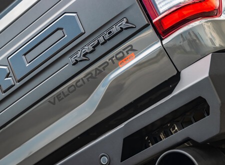 Hennessey Velociraptor 6x6 2022