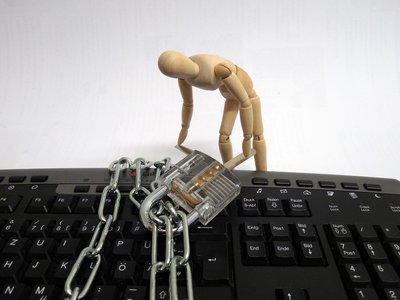 Quiero hackear el Facebok de mi amante y he buscado cómo en la Dark Web