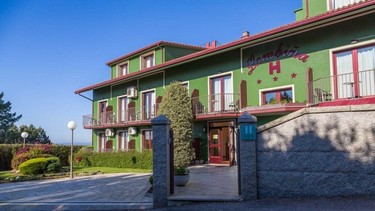 ¿Buscas un refugio con encanto a pie de playa? Apunta este nombre, Hotel Lombiña