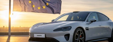 Lo tenemos tan cerca que casi podemos tocarlo: la versión global del primer coche de Xiaomi se cuela en la GSMA y hasta hay fecha 