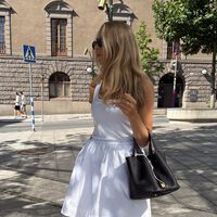 Ralph Lauren firma las sandalias con tacón mínimo perfectas para combinar con vestidos midi, ahora a mitad de precio 