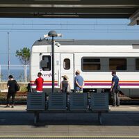 Todos los descuentos para viajar gratis o a mitad de precio en 2023: tren, AVE, Cercanías, autobús o metro