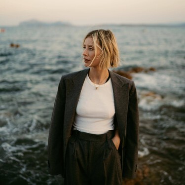 Massimo Dutti triunfa con los pantalones anchos más buscados del otoño: tipo bombacho y muy cómodos