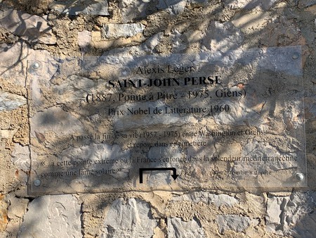 Placa En Honor A Perse