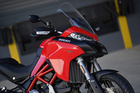 Ducati y Triumph ofrecen un descuento extra de 500 euros a los que reserven su moto durante el confinamiento