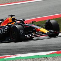Fernando Alonso presenta sus credenciales para lucharle la pole position a Max Verstappen en Barcelona