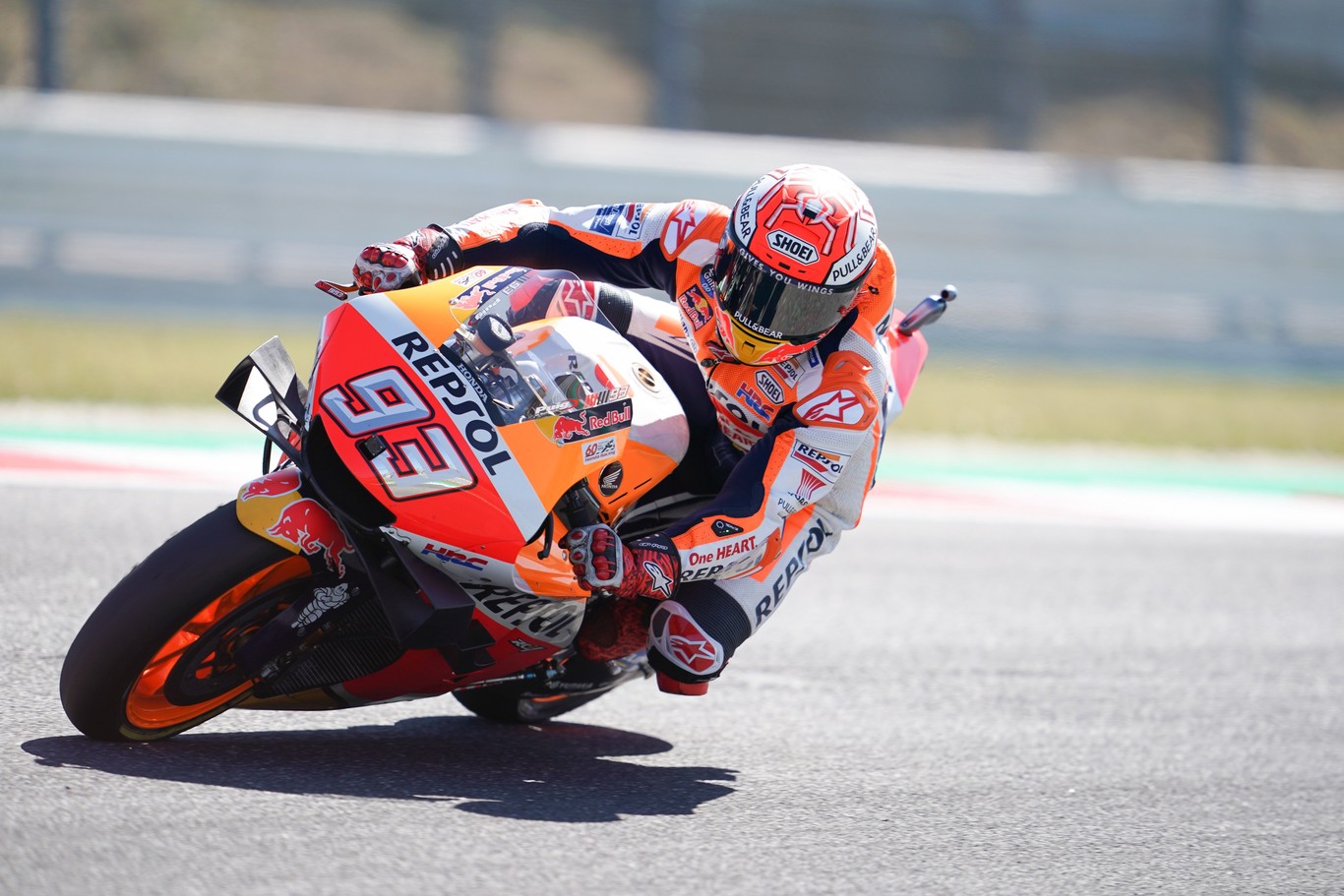 Marc Márquez le da una lección de templanza a Fabio Quartararo para ganar en Misano