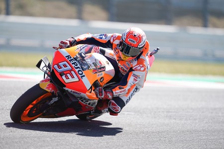 Marc Márquez le da una lección de templanza a Fabio Quartararo para ganar en Misano