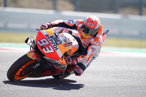 Marc Márquez le da una lección de templanza a Fabio Quartararo para ganar en Misano