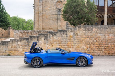 Aston Martin Vanquish Volante 2025 Prueba 056