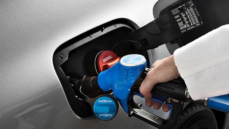 Salvar tu viejo coche diésel instalando un sistema SCR con AdBlue cuesta 3.000 euros, y en Alemania ya lo hacen