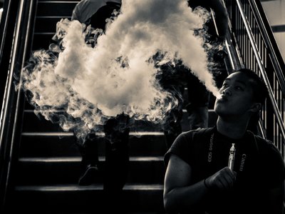 El 'vaping' llega a los adolescentes y enciende las alarmas