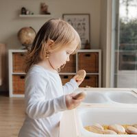 Actividades con trasvases Montessori: en qué consiste y cómo beneficia a los niños este práctico y divertido juego casero 