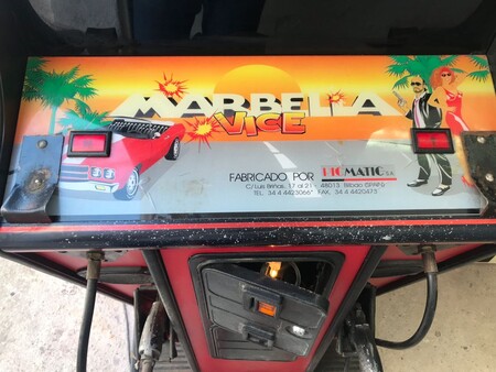 Marbella Vice, la recreativa de Álex de la Iglesia y Santiago Segura que nos puso a pegar tiros por Marbella 30 años antes que Ibai