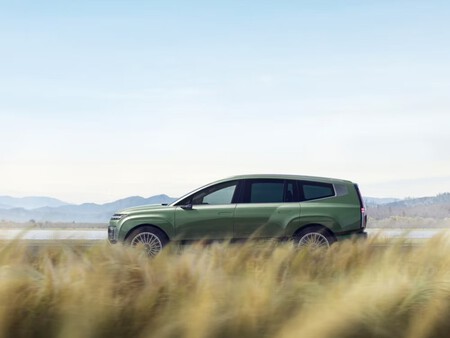 Imgi 1 Hyundai Ioniq 9 Exterior Side Driving Eu 27 2 4x3