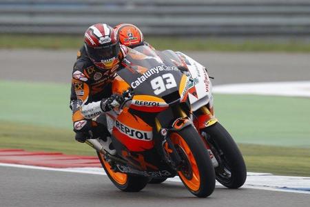 Marc Márquez lucha en Holanda